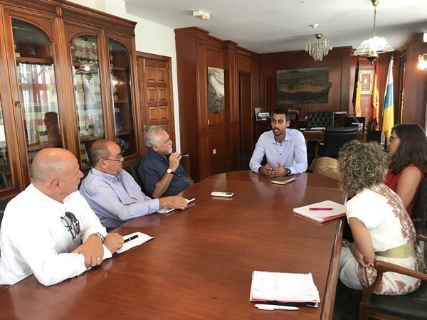 Excelfuert, Asociación de Empresarios del Turismo y  el Alcalde de La Oliva Isai  Blanco Marrero se reúnen para intercambiar impresiones sobre diversos temas de interés para el sector turístico y para el Municipio